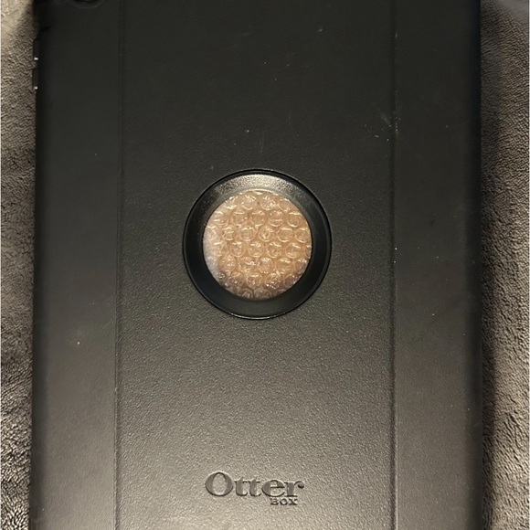 BN IPad Otterbox Case with Back Clip - Picture 2 of 5